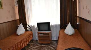 Гостиница Колосок Оренбург Стандартный двухместный номер с 2 отдельными кроватями-1